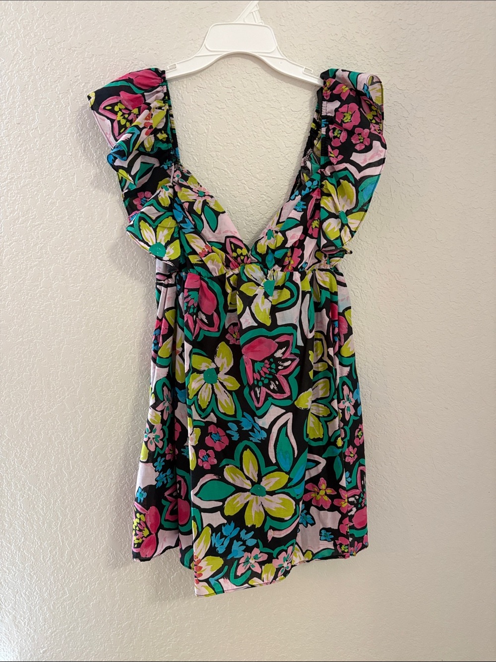 B. Smart Floral Ruffle V-Neck Camisole - Black, Pink, Green, Blue, Yellow